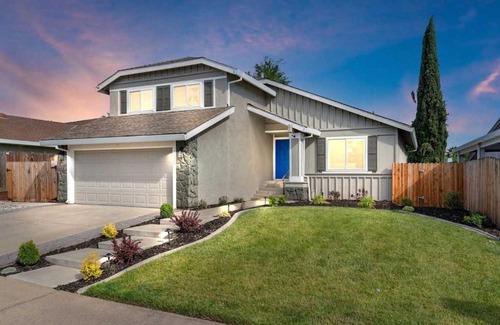Antelope Casa | Beautiful 4 Bedroom Home Pool BBQ Pool Table