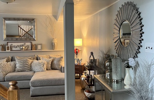 Yorkshire Casa | Beautiful 4 Bedroom Home Close to UD University & Bob Carpenter Ctr.