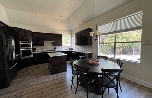Allen Casa | Beautiful 4-bedroom house - Large backyard and pool & SPA - Games & smart TVs