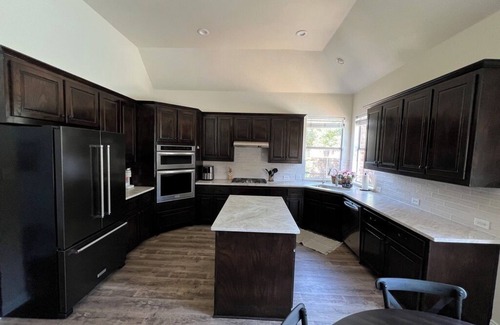 Allen Casa | Beautiful 4-bedroom house - Large backyard and pool & SPA - Games & smart TVs