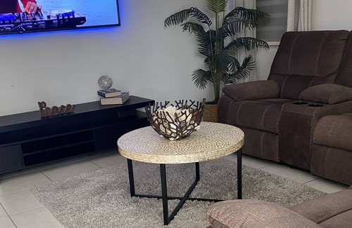 Kendale Lakes Casa | Beautiful 4 bedroom House W/ Pool
