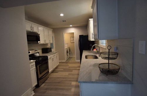 Bedford Casa | Beautiful 4 Bedroom in quiet neighborhood!