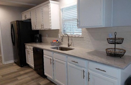 Bedford Casa | Beautiful 4 Bedroom in quiet neighborhood!