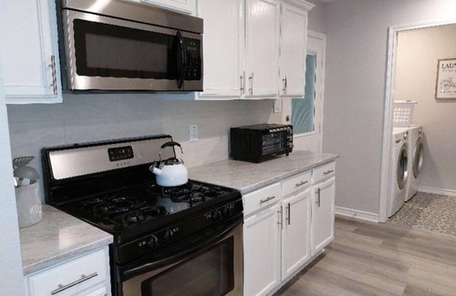 Bedford Casa | Beautiful 4 Bedroom in quiet neighborhood!