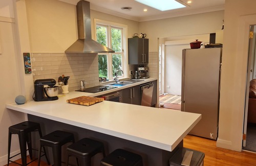 Seatoun Casa | Beautiful 4 bedroom home close to the beach and Miramar cafes