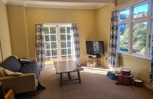 Seatoun Casa | Beautiful 4 bedroom home close to the beach and Miramar cafes