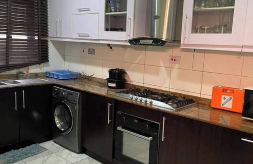 Ofin Casa | Beautiful 4 Bedroom Terrace. Quiet get away in the City Center