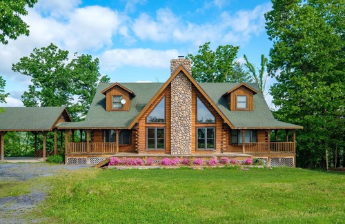 Timberville Cabina | Beautiful 4 Bedroom Log Cabin | Shenandoah Valley (NEW STOVE)
