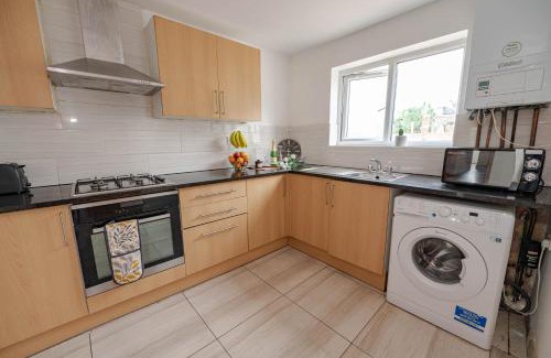 Plumstead Casa | Beautiful 4 bedrooms house, 7 walk to train station