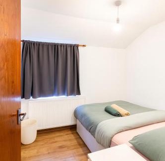 Plumstead Casa | Beautiful 4 bedrooms house, 7 walk to train station