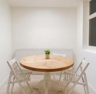 Plumstead Casa | Beautiful 4 bedrooms house, 7 walk to train station