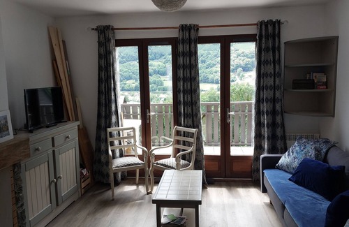 Esquieze-Sere Apartamento | Beautiful 4-person apartment in stone residence