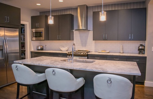 Salemtown Casa | Beautiful 4bd, Contemporary Home - Germantown