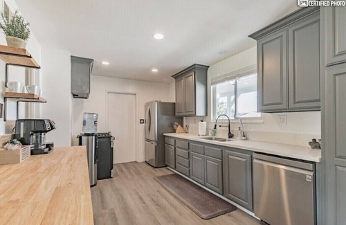 Simi Valley Casa | Beautiful 4bd Mini-Farm Stay in Simi Valley with Hot Tub