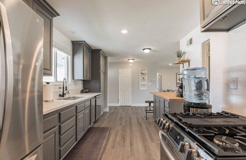 Simi Valley Casa | Beautiful 4bd Mini-Farm Stay in Simi Valley with Hot Tub