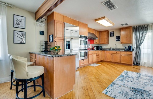 Las Vegas Casa | Beautiful 4bedroom,3bath ,5bed,2 sleep sofa,10 min Downtown,Pool,Hot Tub! Game !