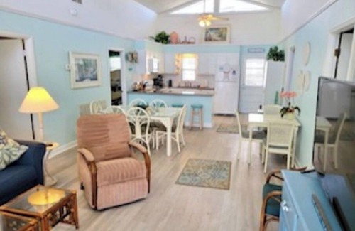 Ocean Isle Beach Cabaña | BEAUTIFUL 4BR/3BA BEACH COTTAGE STEPS AWAY FROM BEACH ACCESS.