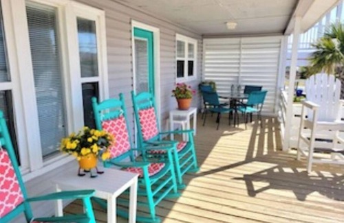 Ocean Isle Beach Cabaña | BEAUTIFUL 4BR/3BA BEACH COTTAGE STEPS AWAY FROM BEACH ACCESS.