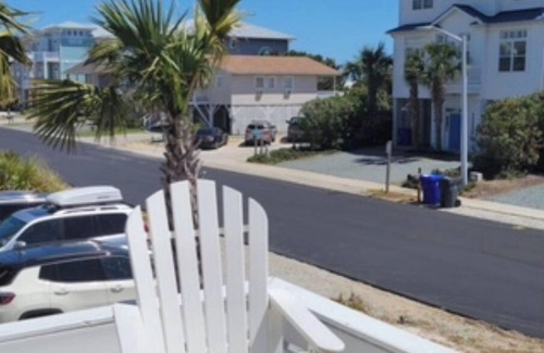 Ocean Isle Beach Cabaña | BEAUTIFUL 4BR/3BA BEACH COTTAGE STEPS AWAY FROM BEACH ACCESS.