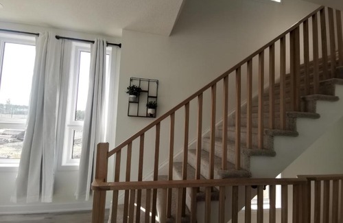 Barrie Apartamento | Beautiful, 4brd-3bthTownhome 7mins to Lakeshore