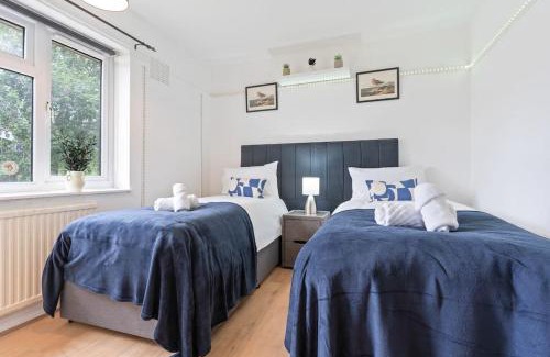 Aylesbury Casa | Beautiful 5 Bedroom House in Aylesbury free Parking PENN ROAD