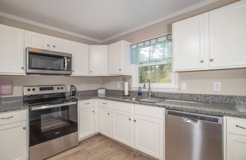 Morehead City Casa | Beautiful 5 Bedroom Home-Cardinal Seas