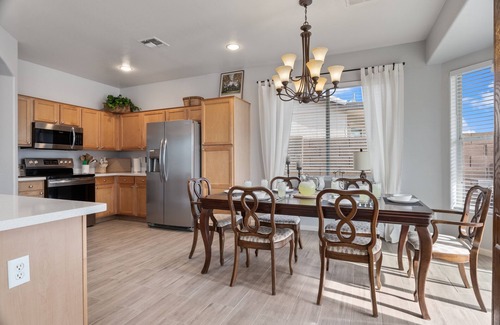 Surprise Farms Casa | Spring Training Special. Spacious 4 bedroom/Big backyard in Surprise