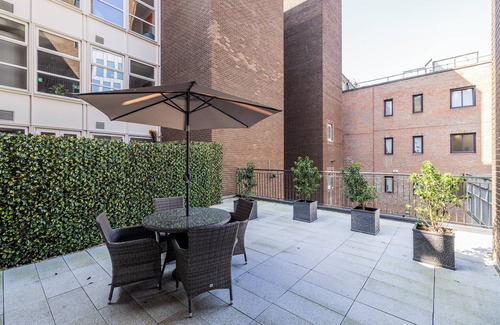 City Centre Dublin Apartamento | Beautiful 5 star 2 Bed Apartment in Dublin City Centre with terrace