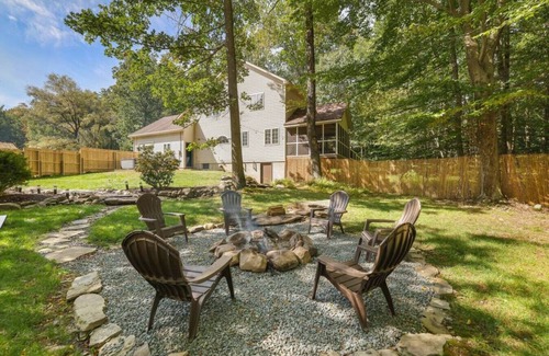 Cresco Casa | Beautiful 5BR, Gameroom, Hot Tub, Fenced Yard