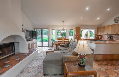 Campanil Casa | Beautiful 6 Bedroom Estate in Quiet Neighborhood