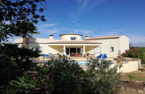 Foupana Villa | Hermosa 6 p. vivienda en una gran finca, a 10 minutos del mar