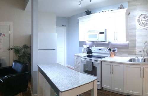 Central Okanagan Casa | Hermosa vista 750sqf suite..Spectacular privado, cerca del centro!