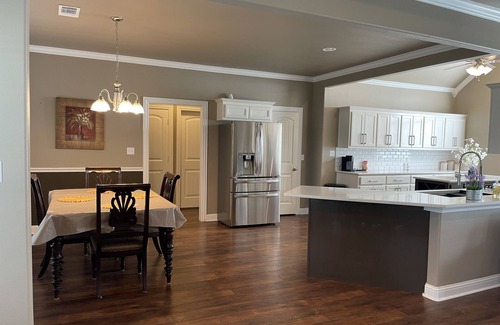 Pilot Point Otro | Beautiful 8.5 acres farm house with sunroom and basketball court