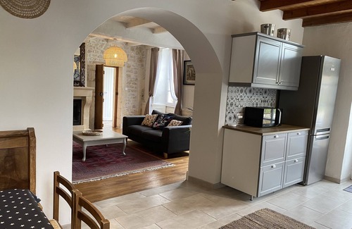 Mortiers Otro | Recientemente renovado Charentaise granja con piscina privada y grandes jardines