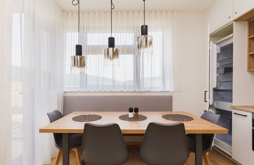 Loucna Pod Klinovcem Apartamento | Bonito apartamento para 6 personas con WIFI, TV, balcón y aparcamiento