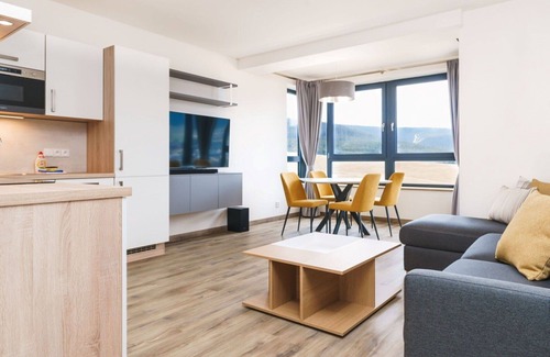 Loucna Pod Klinovcem Apartamento | Acogedor apartamento para 6 personas con WIFI, TV, balcón y aparcamiento