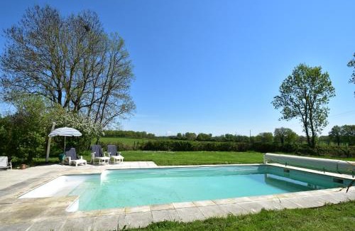 Chantenay-Saint-Imbert Casa | Beautiful authentic holiday home with pool