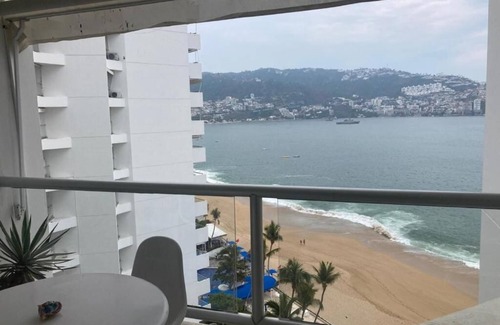 Club Deportivo Apartamento | Bello departamento en la playa con vista a la hermosa Bahía de Acapulco.