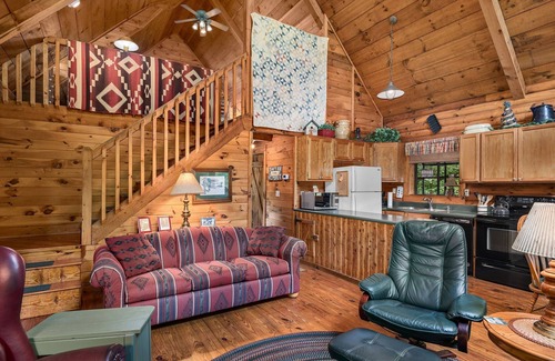 Weaverville Cabina | Hermosa cabaña de la bellota, el perro-amistosos, 10 min de Asheville
