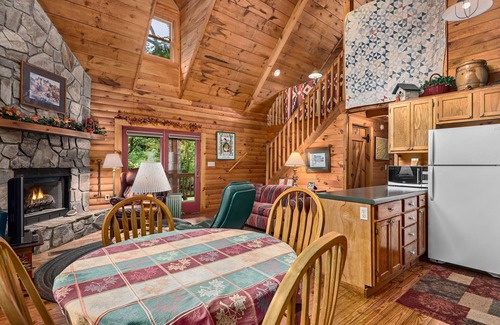 Weaverville Cabina | Hermosa cabaña de la bellota, el perro-amistosos, 10 min de Asheville