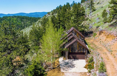 Idaho Springs Casa | Beautiful Adult Themed Mountain house with WiFi in Idaho Springs