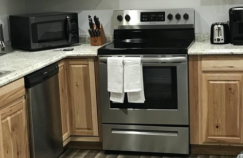 Carlsbad Casa | Hermosa casa de pueblo de nueva construcción. Completo con un pequeño patio cercado.