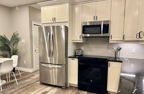 North End Apartamento | Beautiful and Central - 2 bedroom, 2 Bath Apartment located in lovely Halifax!