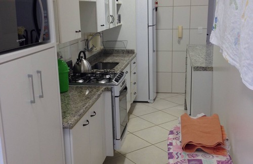 Jurere Apartamento | Ajuste hermoso y cómodo a 200 metros de la playa más popular de Floripa