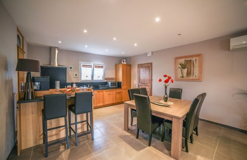 Carpentras Villa | Hermoso y confortable villa con piscina climatizada hermosa