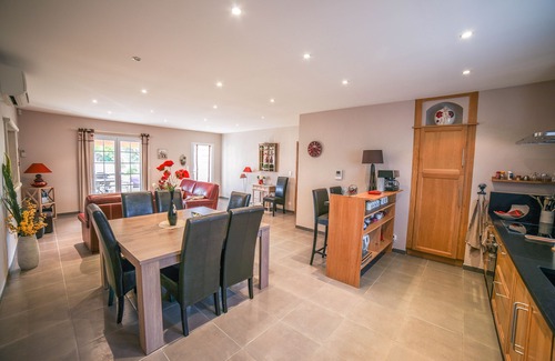 Carpentras Villa | Hermoso y confortable villa con piscina climatizada hermosa