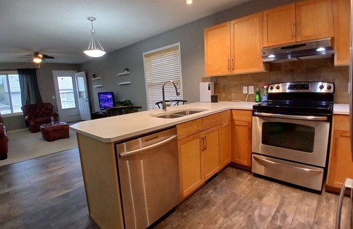 Airdrie Casa | Beautiful and cozy bi-level home in a serene and peaceful neighborhood.