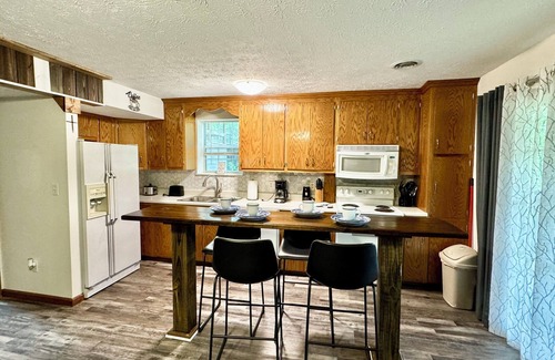 Sevierville Cabaña | Beautiful and cozy 2bedroom 1bath in Sevierville with Hot Tub