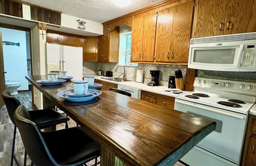 Sevierville Cabaña | Beautiful and cozy 2bedroom 1bath in Sevierville with Hot Tub