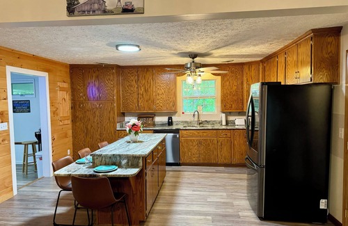 Sevierville Cabaña | Beautiful and cozy 2bedroom 2bath in Sevierville with Hot Tub